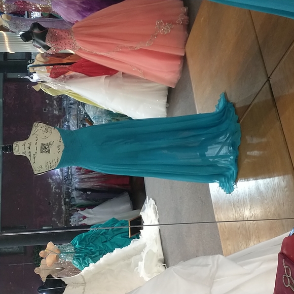 Karishma prom dress - Picture 4 of 9